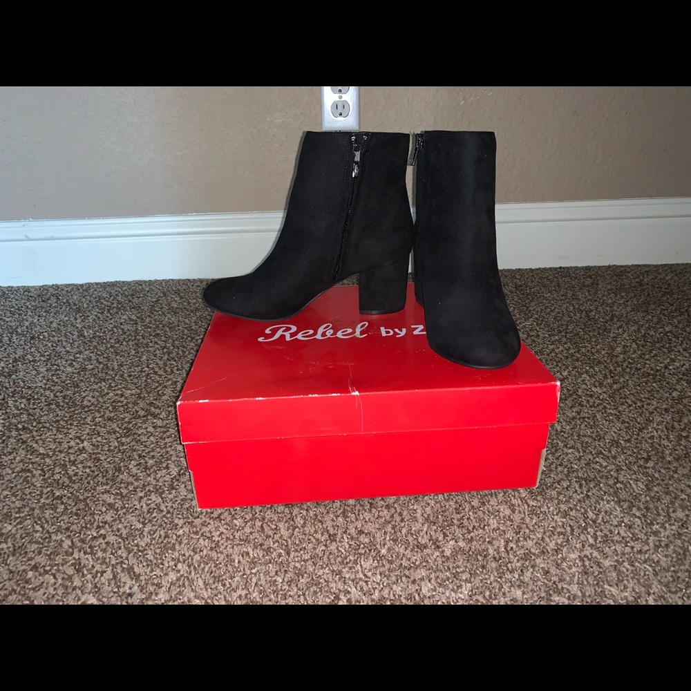 Rebel by ZiGi Nanon ankle boots